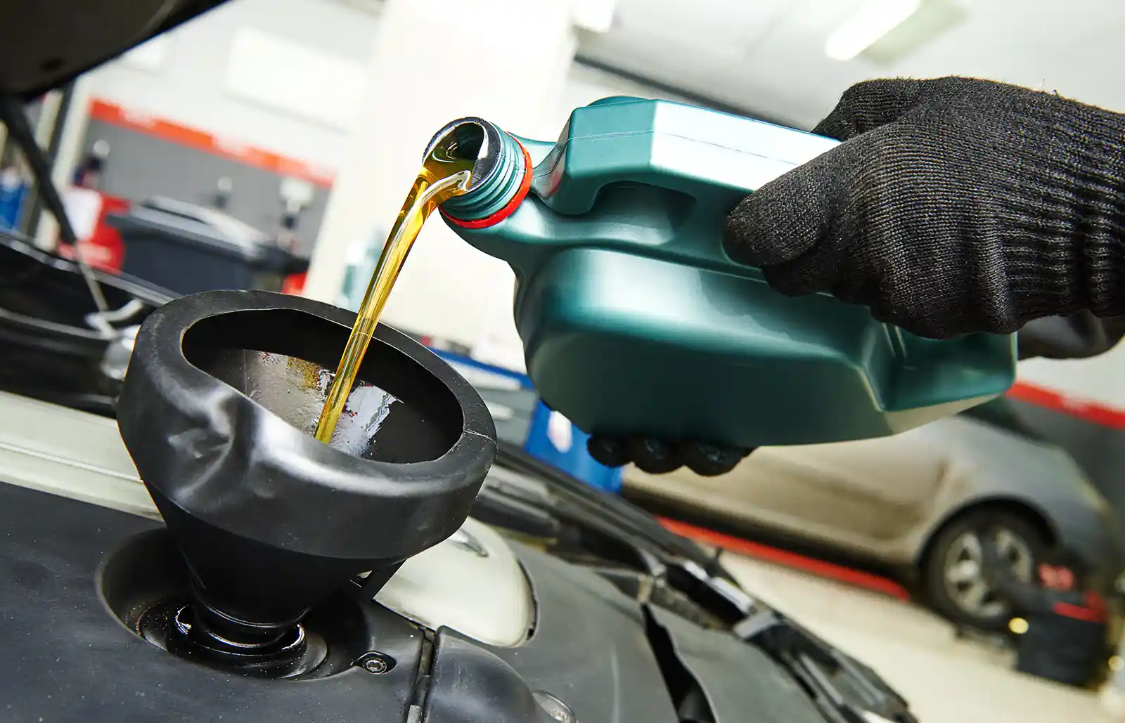 Какво означават цифрите и буквата при моторното масло